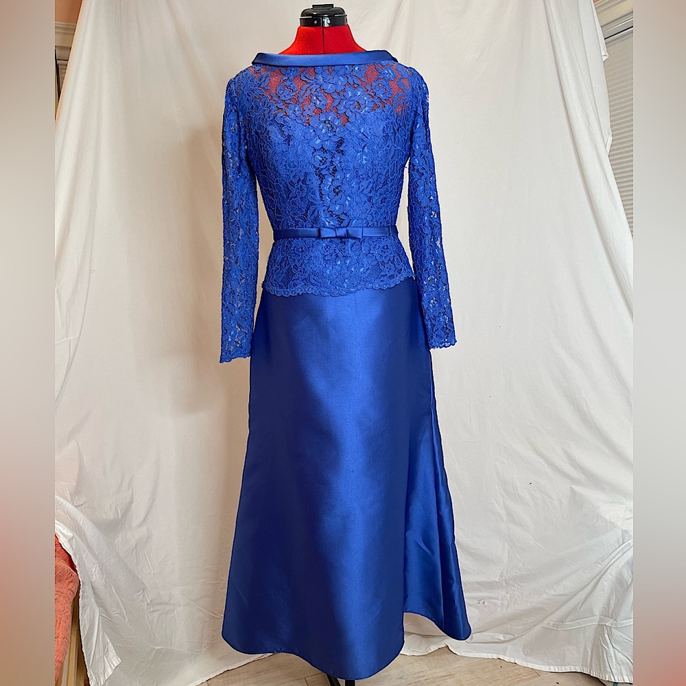 NEVER WORN royal blue Pronovias gown with lace detailing - Size 10